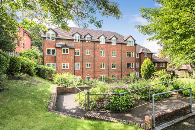Thumbnail Flat for sale in Flat 24, Meadsview Court, Farnborough, Hampshire