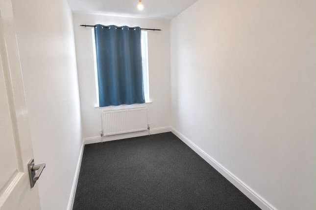 96 Coldharbour Lane, HAYES photo 3