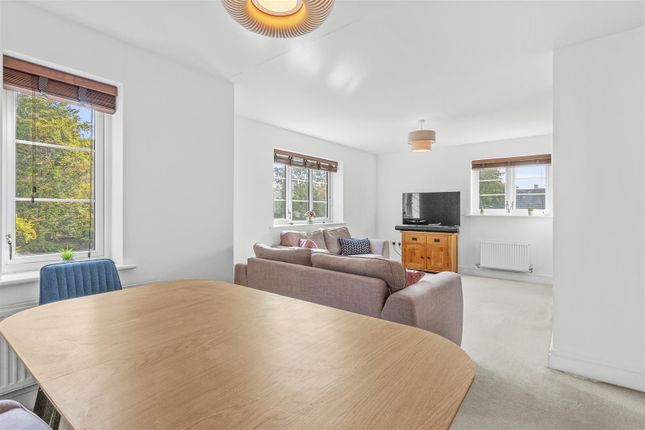37, Kennedy Avenue, High Wycombe photo 3