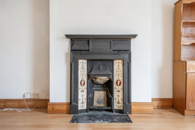 Flat 3, 48, High Street, Totnes photo 4