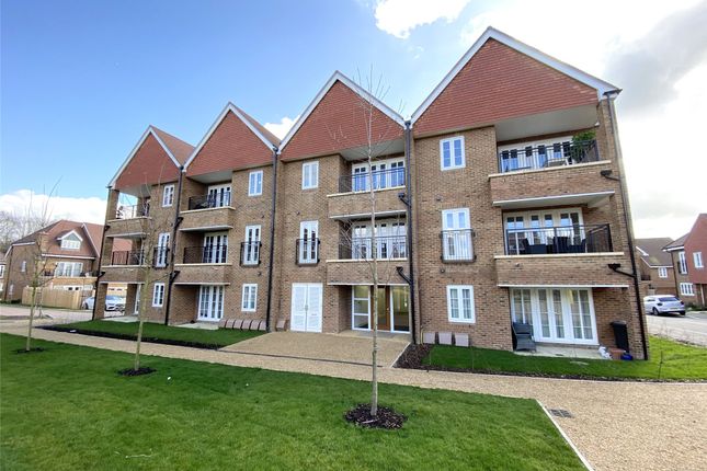 Thumbnail Flat to rent in Beatrice Square, Tadworth, Surrey