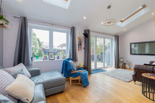 101, Moreton Way, Slough photo 2
