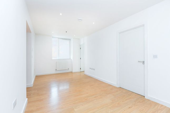 Flat to rent in Canterbury House, Sydenham Road, East Croydon