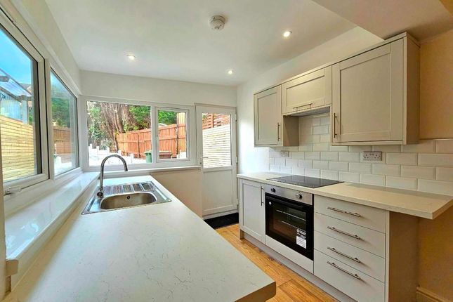 1 Rock Terrace, Castleford photo 2