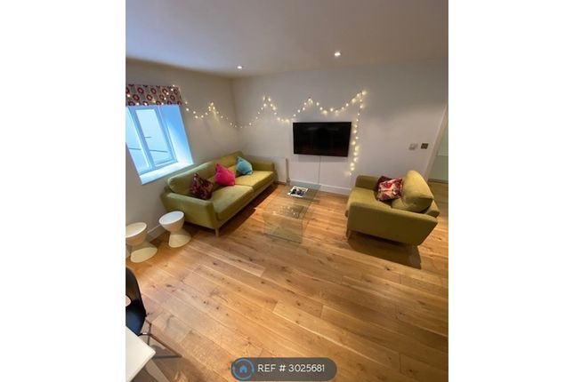 Eagle Court, London photo 3