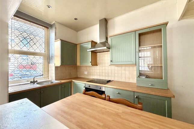 12, Malsis Road, Keighley photo 4
