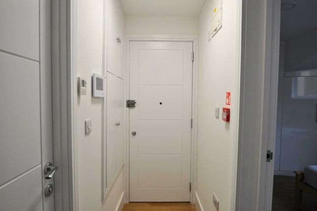 1,Bed Flat, 2nd floor 113A,ST Johns Hill-SW11 1SY, ST Johns Hill, London photo 4