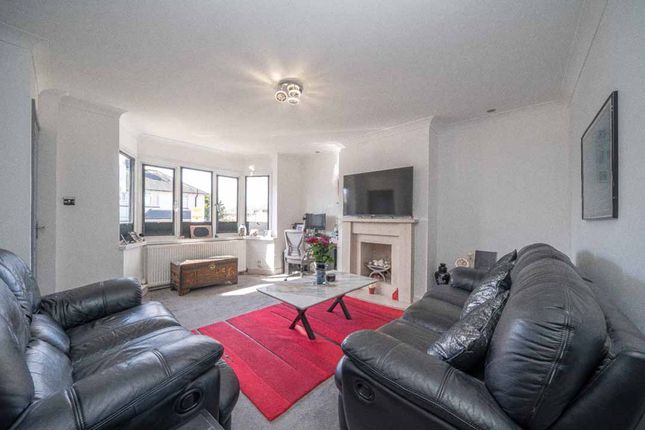 65 Wood Crescent, Hemel Hempstead photo 2