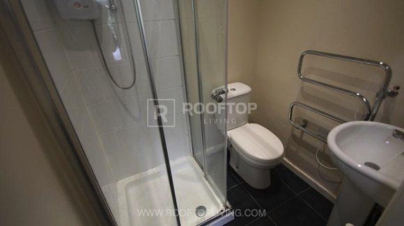 25, Moorland Avenue, Leeds photo 4