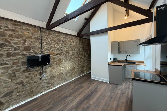 Flat 1, 2-3 The Square, Devon photo 3