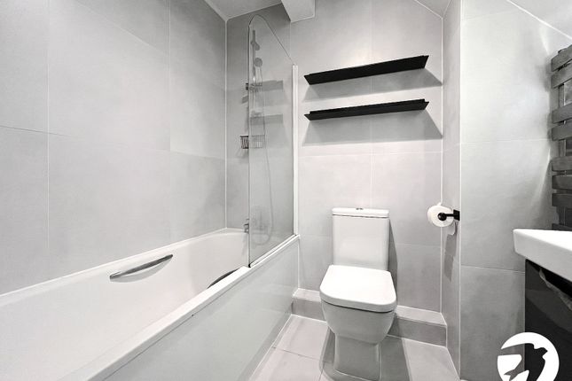 Flat 3, Hill View, 20, Old Bexley Lane, Kent photo 5