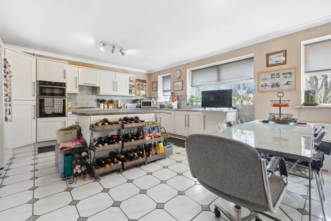 Flat 6, Broomleigh,, Booth Road, Greater Manchester photo 3