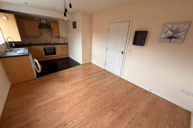 8, Deardens Street, Bury photo 3