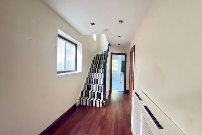 204, Woodlands Avenue, Ruislip photo 2