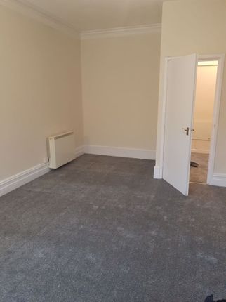 Flat to rent in Abergele Road, Colwyn Bay