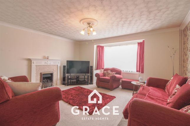 8, Oak Eggar Chase, Ipswich photo 3