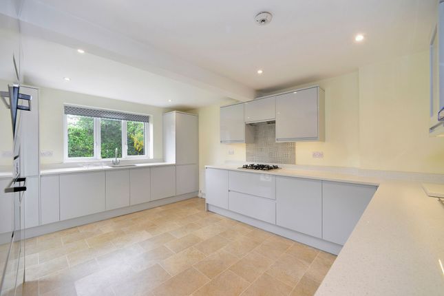 24 Grange Park, Cranleigh photo 2