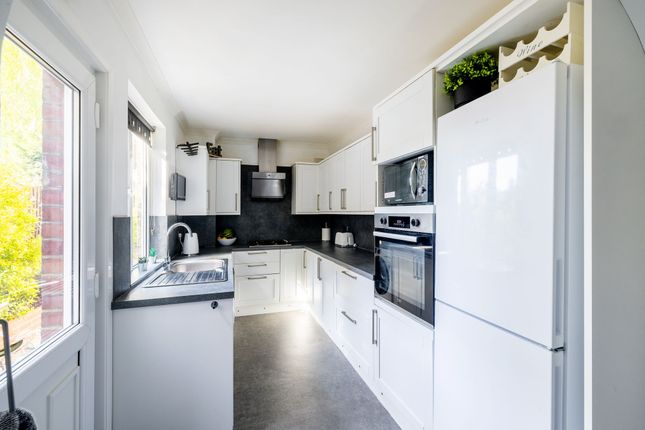 31 Osborne Road, Redhill photo 3