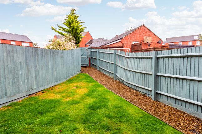 11, Tyne Way, Rushden photo 2
