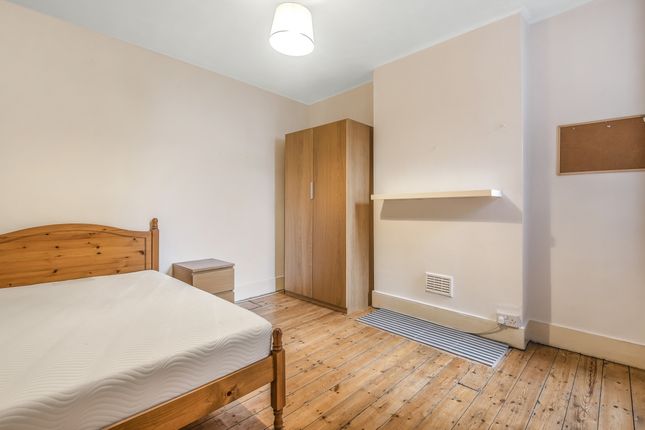 16, Coverton Road, London photo 4