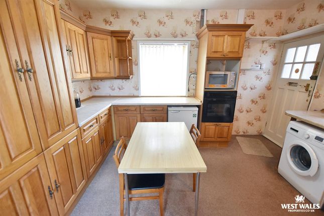 43, Hayston Avenue, Milford Haven photo 2