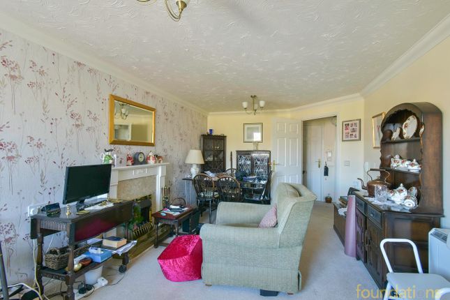 Llewelyn Lodge, Cooden Drive, Bexhill-on-Sea photo 3