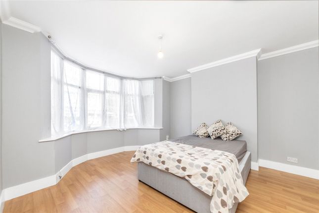 Ground Floor Flat A, 5, Ardfern Avenue, London photo 3