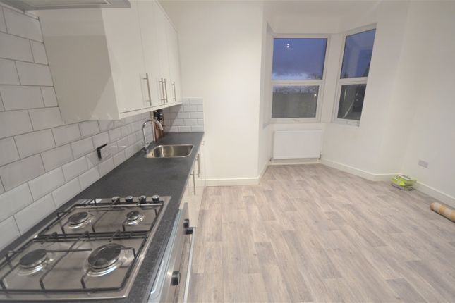 Thumbnail Flat to rent in Grove Road, London