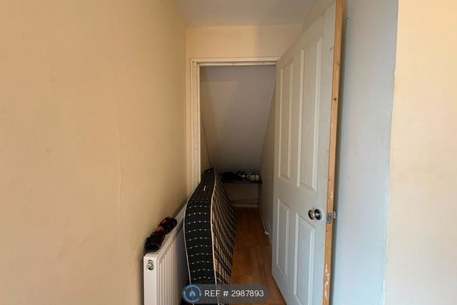 Dashwood Avenue, High Wycombe photo 3