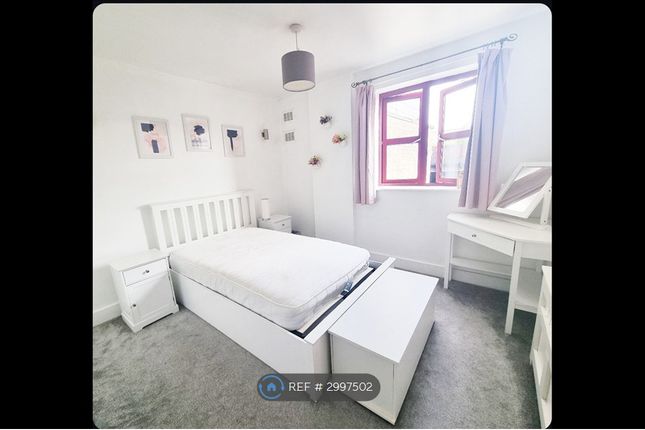 Flat, Eagle Works West Quaker Street, London photo 4