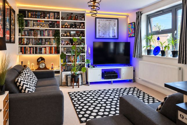 SNG SO, 21, Talavera Close, Somerset photo 2