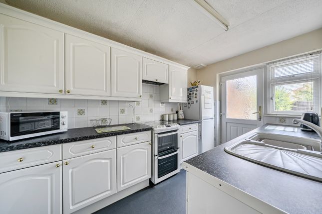 15, Byworth Close, Reading photo 4