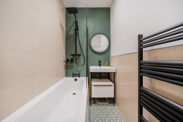 Flat A, 1, Wyneham Road, London photo 4