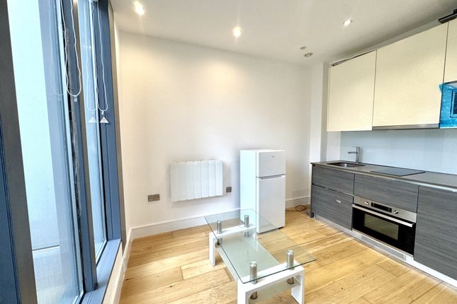 Flat 188, Trinity Square, Hounslow photo 5