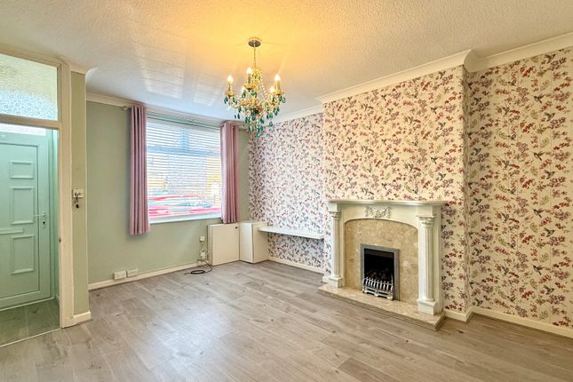 32, WARRINGTON photo 3