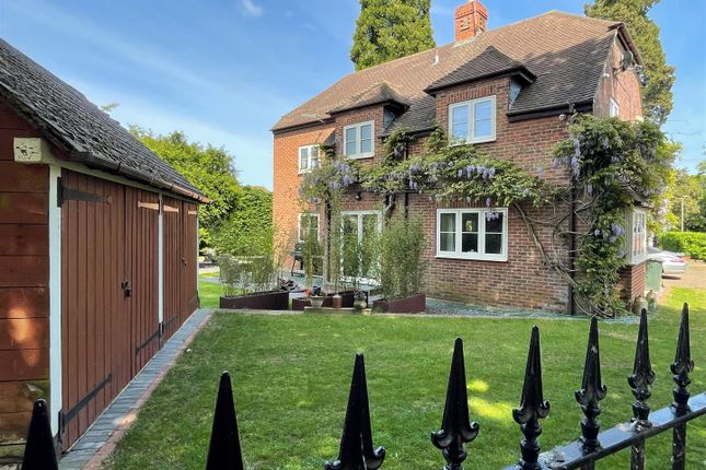 Detached house for sale in Wykham Gardens, Banbury