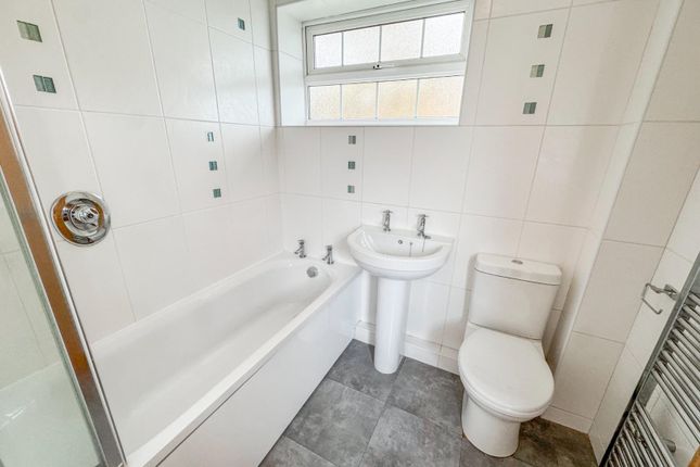 29, Brownberrie Lane, Leeds photo 4