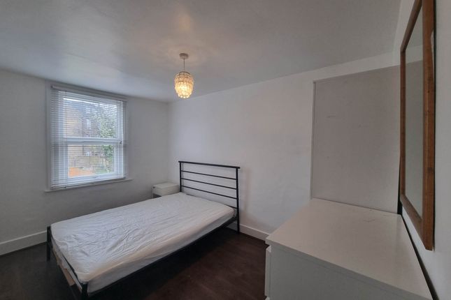 Thumbnail Room to rent in Alexandra Road, London