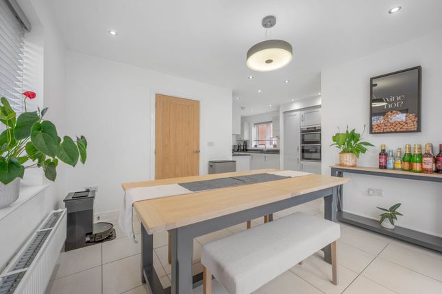 15 Kensington Close, Stratford-Upon-Avon photo 4