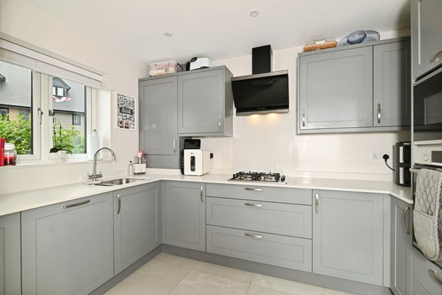25, Commodores Close, Sheerness photo 4