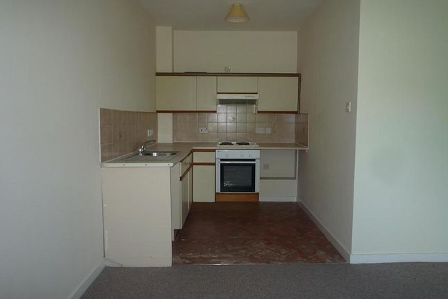 Flat 1, Townhill Farm District, Townhill Farm District Centre, Southampton photo 4