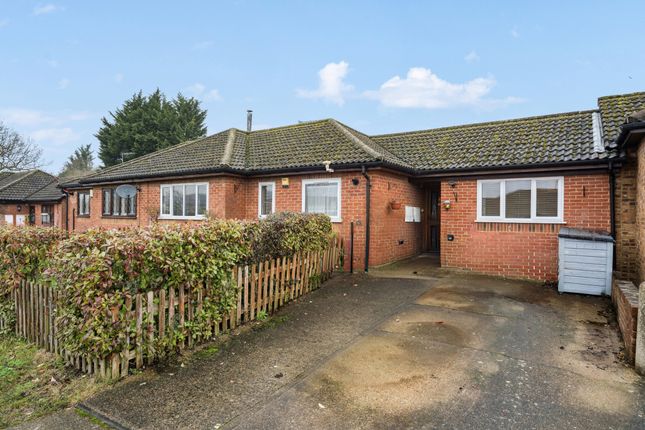3-bed house on 16 Dane Close, Amersham, £455,000