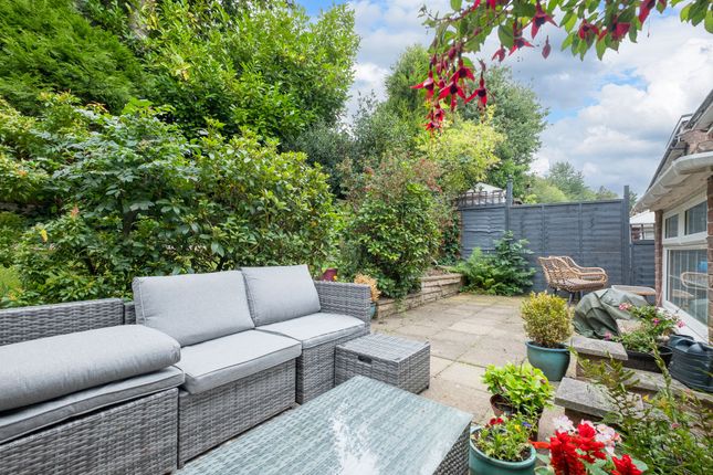21 Helmton Drive, Sheffield photo 4