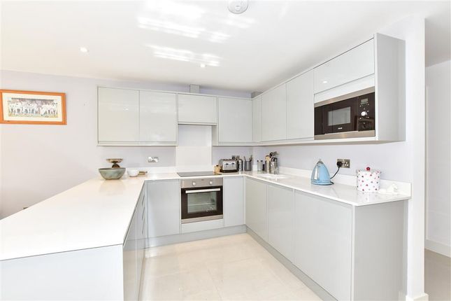 Flat for sale in Kingsgate Avenue, Broadstairs, Kent