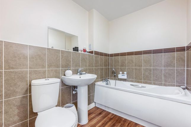 42 Harborough House, Harborough House, Taywood Road, Northolt photo 4