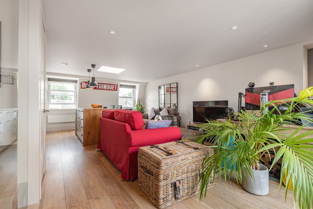 Flat for sale in Southerton Road, London