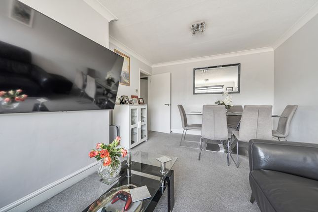 86b, Cotswold Avenue, Bushey photo 3