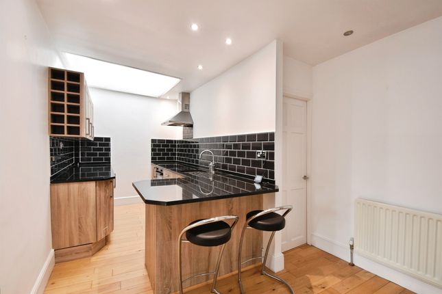Flat 3, Munstead House, 11, Rutland Road, HARROGATE photo 4