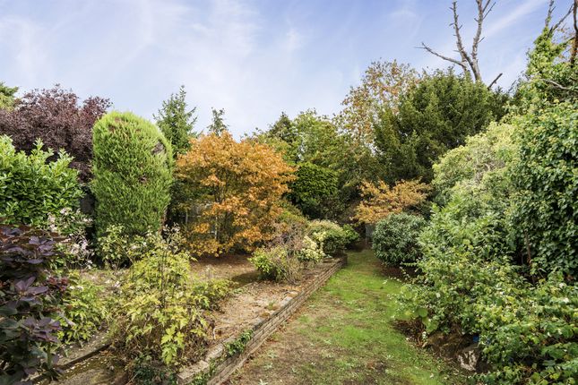 10, Conway Gardens, Enfield photo 2