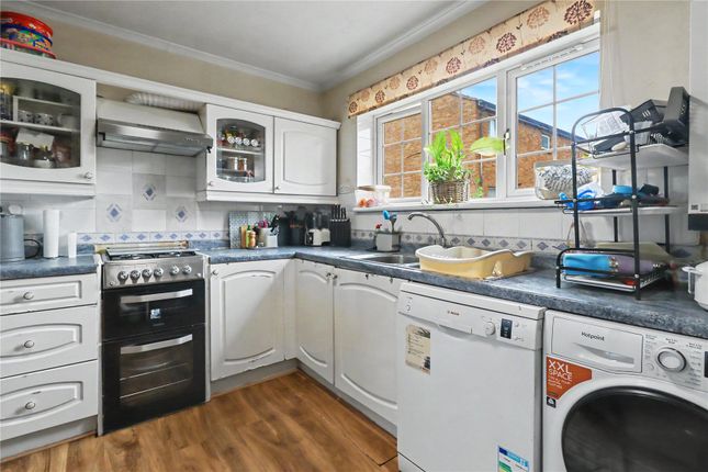 9, Conista Court, Woking photo 3
